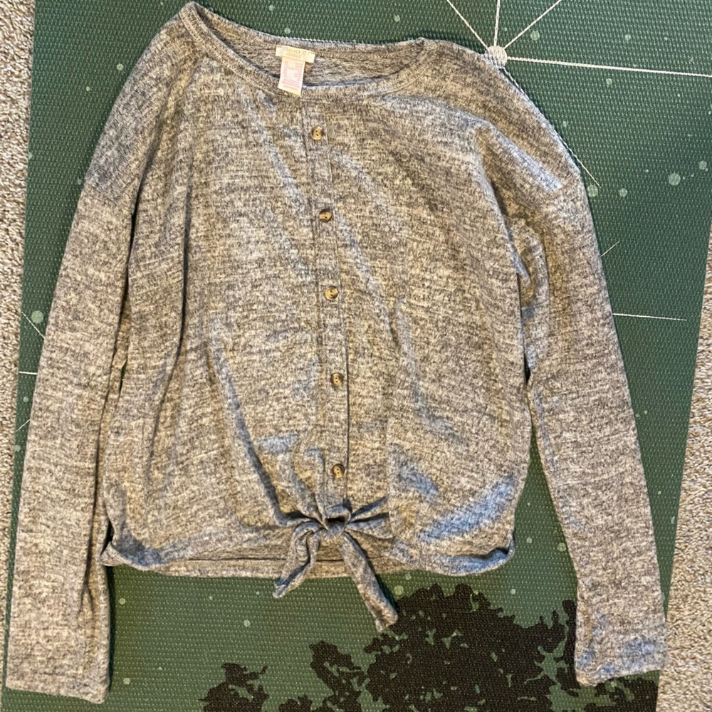 Gently worn GIRLS long sleeve tshirt